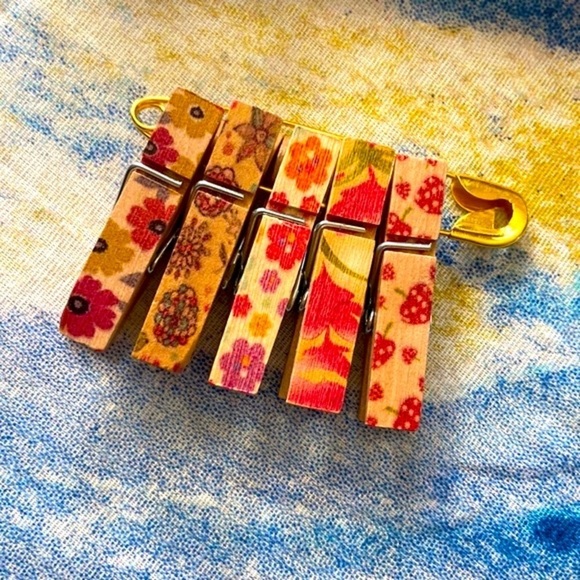 🙀Clothing Photos Kit~5 Safety & 5 Cloths Pins, 1 Tape Measure (Want 1 Just Ask) - Picture 16 of 16